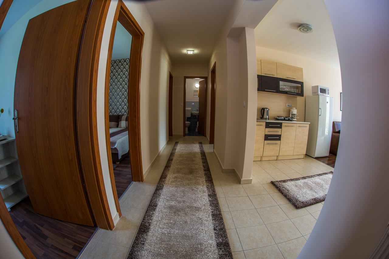 Aqua Line Apartmanhaz ハイデゥソボスロー エクステリア 写真