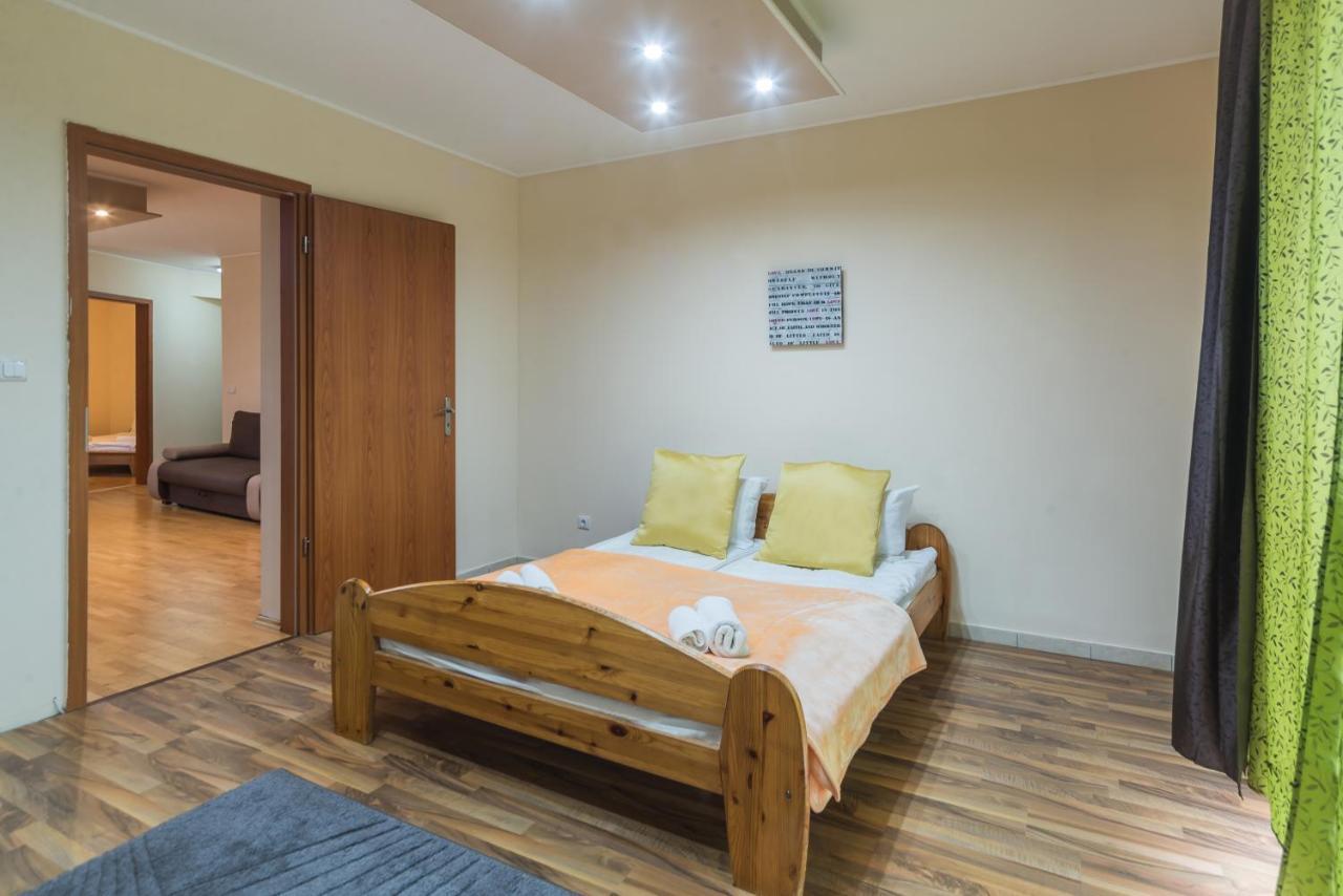 Aqua Line Apartmanhaz ハイデゥソボスロー エクステリア 写真