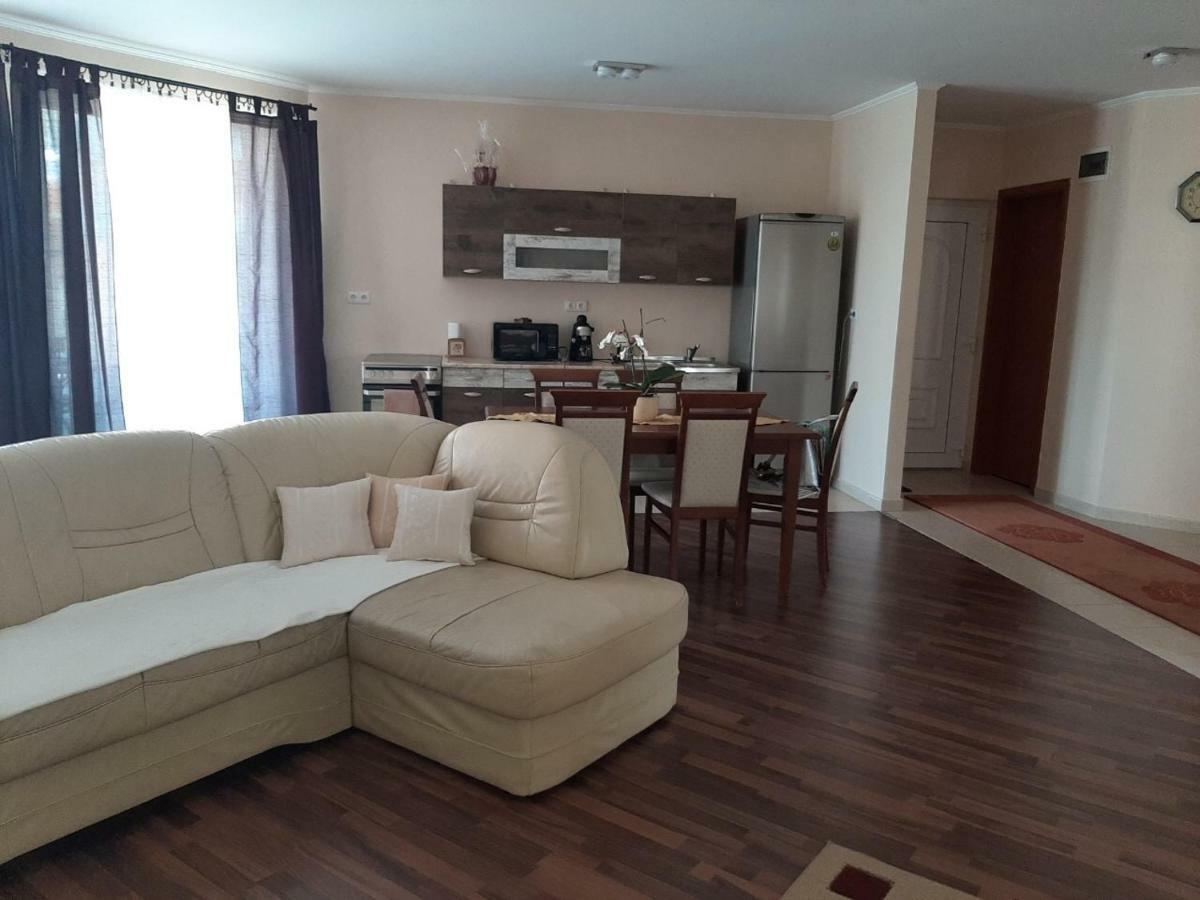 Aqua Line Apartmanhaz ハイデゥソボスロー エクステリア 写真